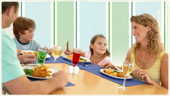 обноски хранене на масата деца