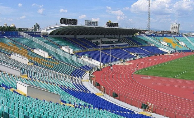 Стадионы футбольные список. Стадион Васил Левски. Стадион Васил Левски в 2010 году. Пловдив Болгария стадион.
