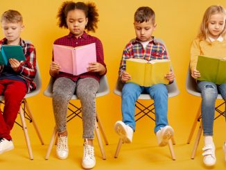 деца четат книги 24 май стихотворения