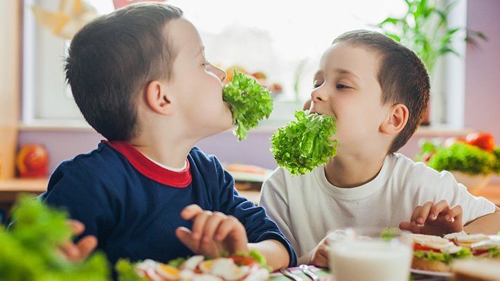 зеленолистни зеленчуци салата полза деца хранене